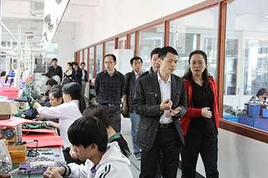 福建省委統戰部副部長、省工商聯黨組書記王玲視察虹潤公司