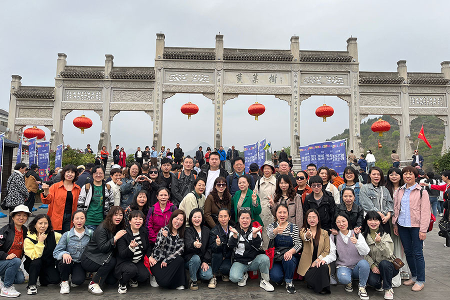 虹潤(rùn)員工暢游多彩貴州